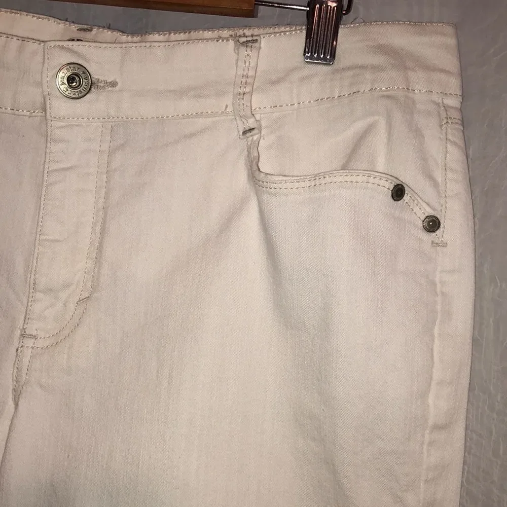 Jeanstar 14 Premium White Embroidered Pockets Crop Jeans